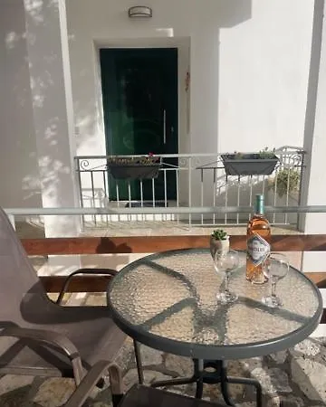 Lemon Tree House Apartment